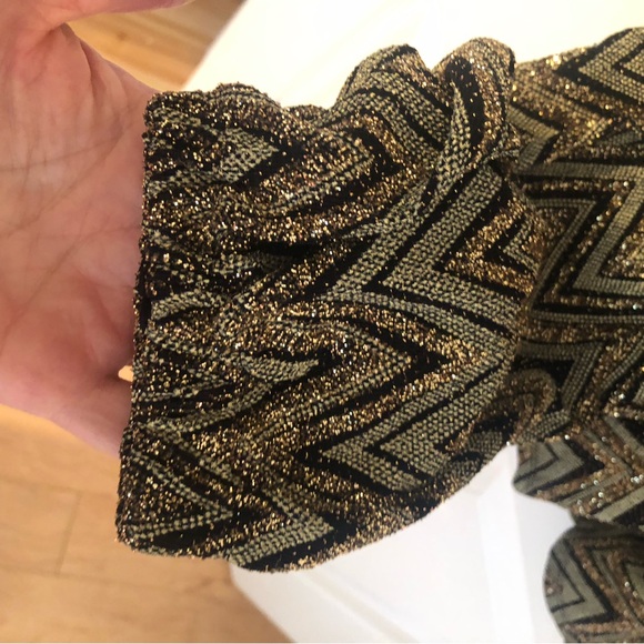 Boston Proper Glitter Zig Zag cold shoulder top Size S NWOT - Picture 6 of 8